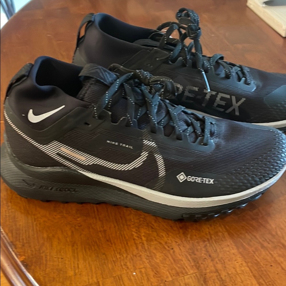Nike Gore-Tex Black Athletic Shoes Sleek Design Breathable Material. Like new!